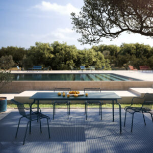 South (table en acier)