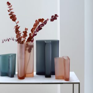 T Vase (indigo blue)