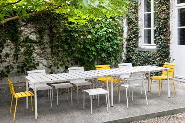 aligned-dining-table-outdoor